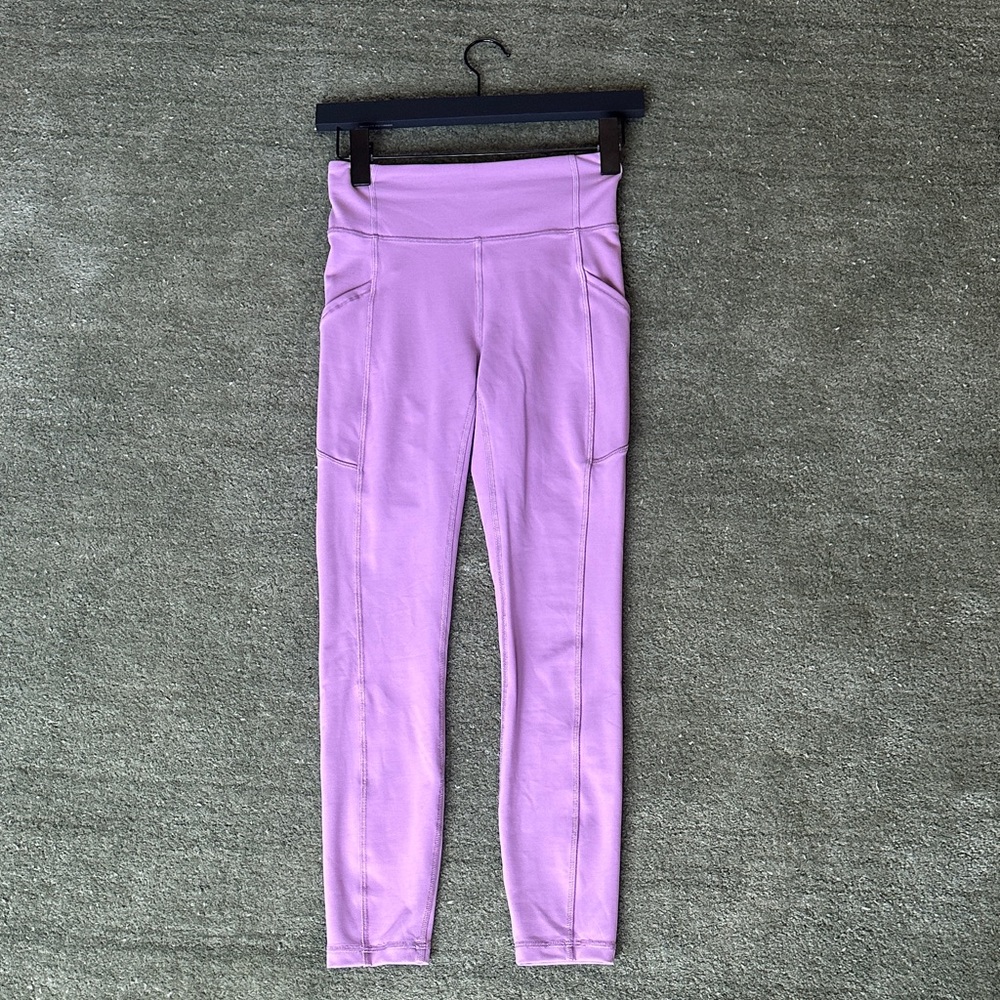 Women’s Lululemon Leggings with pockets size 4 in Lavender Lux